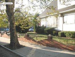 2385 ocean pkwy, Gravesend
