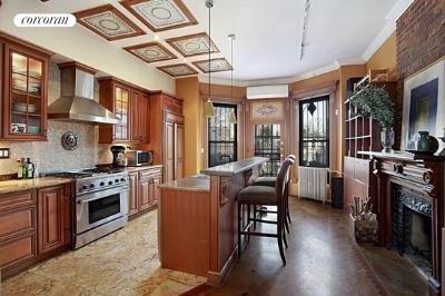 Eat-in Kitchen