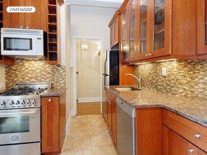Kitchen w/high end appliances & finishes