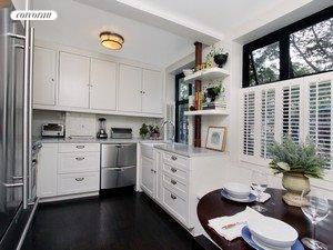 Large Eat-in Kitchen