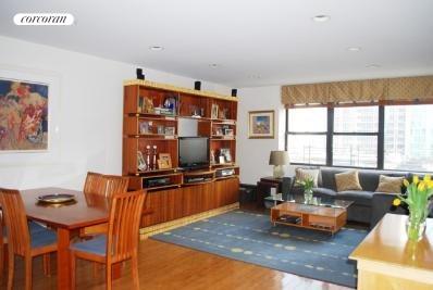 Spacious Living room/dinind area