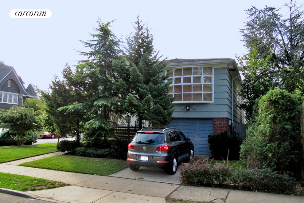 Street View w/garage