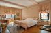 Master Bedroom w/Bathroom en suite