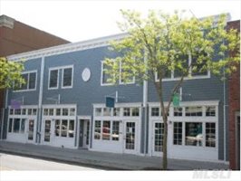 15 Front St, Greenport