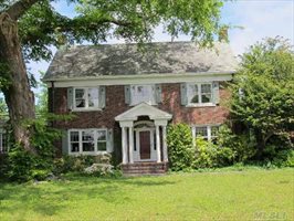 1145 Jackson St, New Suffolk