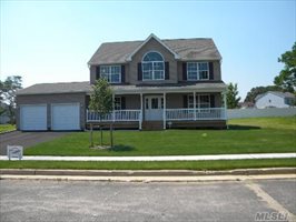 10 Sycamore Ave, East Moriches