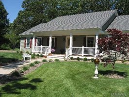 896 Peconic Bay Blvd, Jamesport