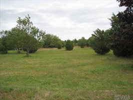 325 Wells Rd, Peconic