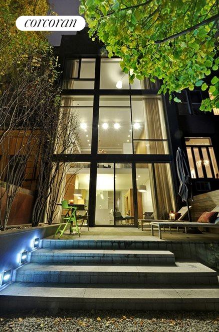 Glass curtain wall