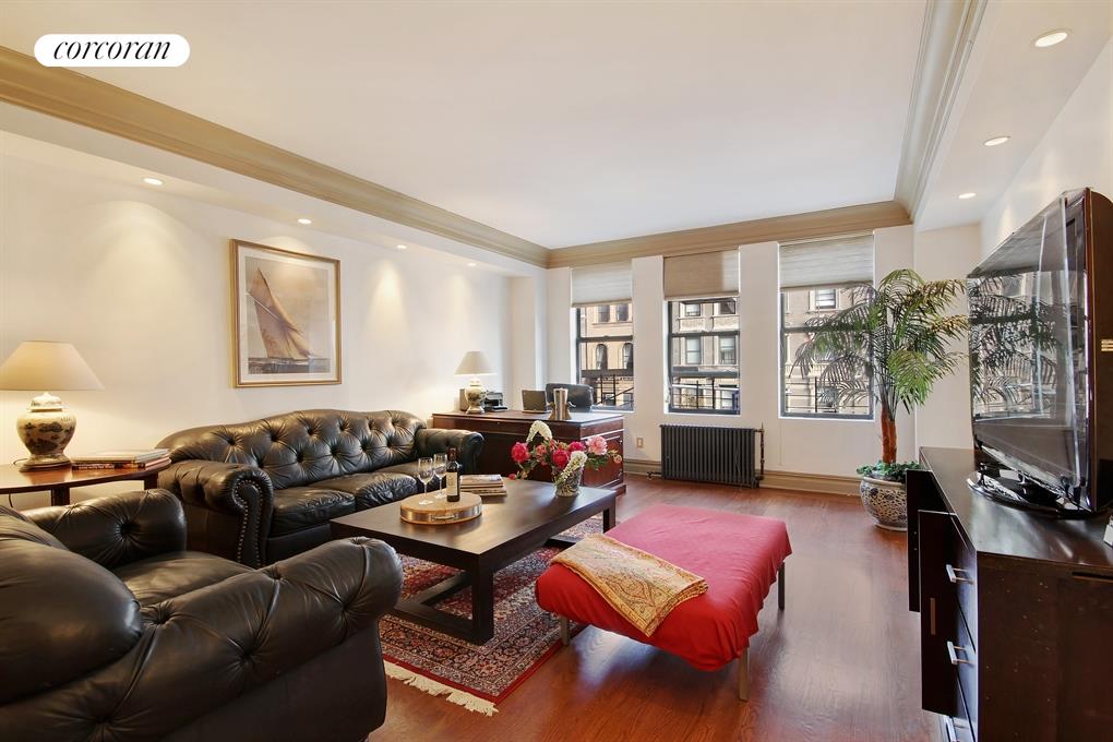 Huge master bedroom with en-suite bathroom