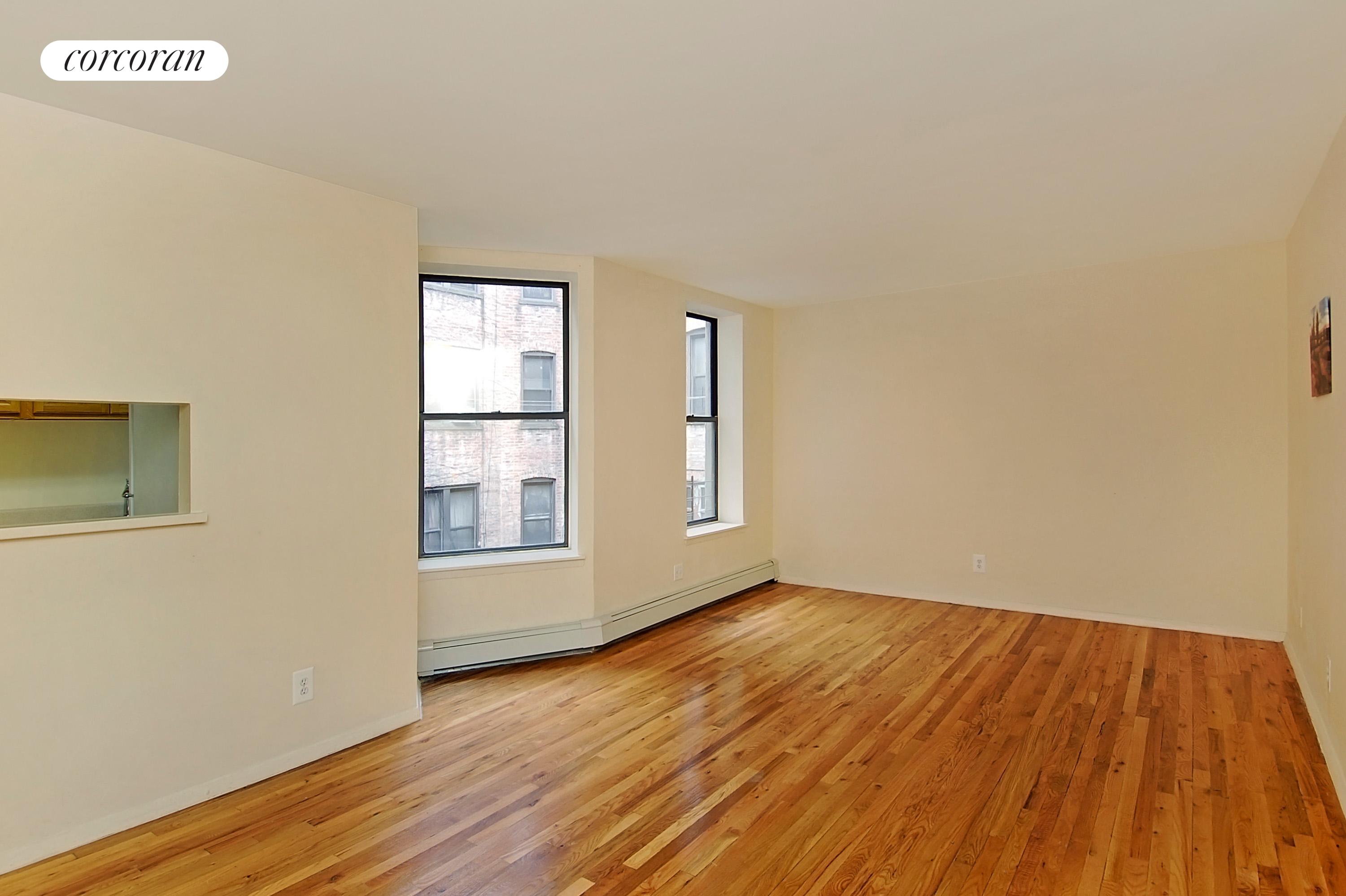 Spacious living/dining room