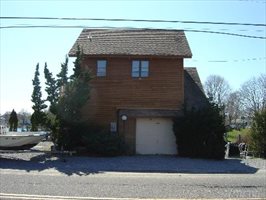 1100 Manhanset Ave, Greenport