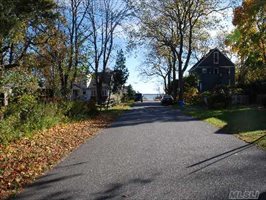 34 Willow St, South Jamesport