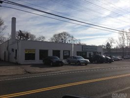 1165 E Main St, Riverhead
