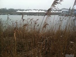 44 S Bay Ave, Eastport