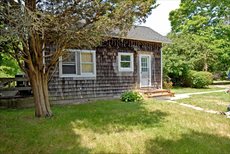 8 Neighborhood House Road, East Hampton