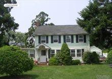 9 Woodland Avenue, Westhampton Beach