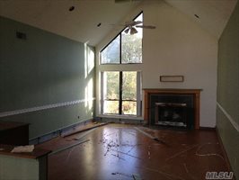 77 Southfield Rd, Calverton