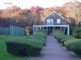 125 Sandy Hollow Road, Southampton