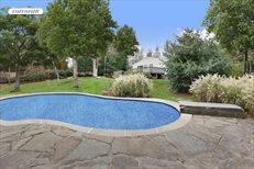 14 Hedges Banks Drive, East Hampton