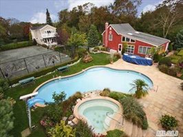 135 Montauk Hwy, Westhampton