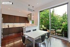 562 Henry Street, Carroll Gardens