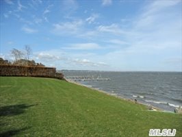 10 Rowland Ct, Hampton Bays