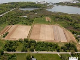 1435 Albertson Ln, Greenport