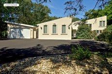 67 Peconic Hills Drive, Southampton