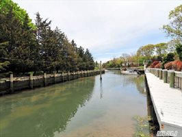 1900 Great Peconic Ba Blvd, Laurel