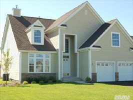 26 Foxglove Row, Aquebogue