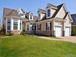 44 Wake Robin Ln, Aquebogue