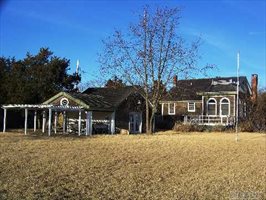 13 Harbor Rd, Aquebogue