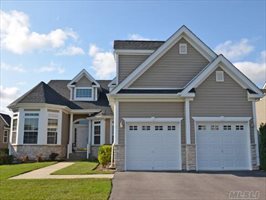 107 Foxglove, Aquebogue