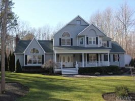 22 Manor Hills Dr, Manorville