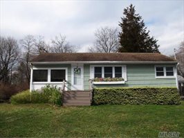 71 Green St, South Jamesport