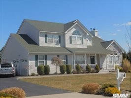 57 Deer Ln, Manorville