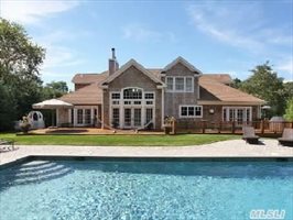 9 Clover Grass Ct, Westhampton