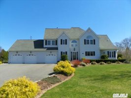 7 Grant Dr, Aquebogue