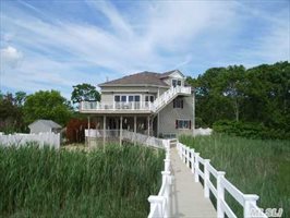114 Overlook Dr, Aquebogue