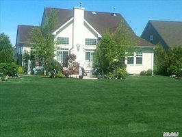 455 Stonecrop Rd, Aquebogue