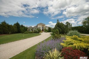 18 Pine Tree Ln, Westhampton